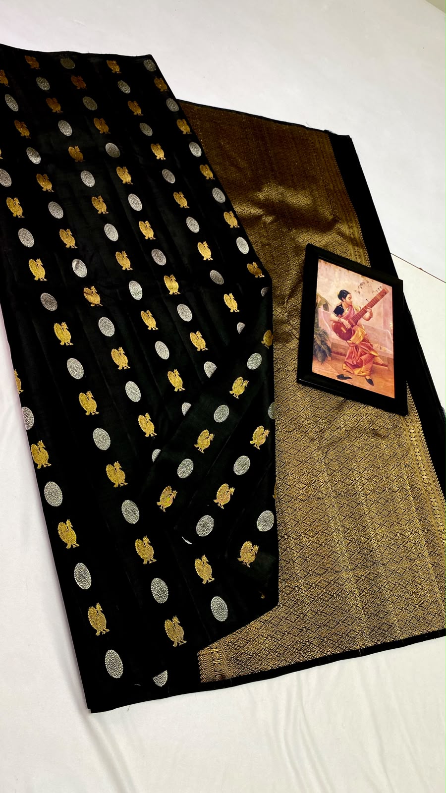 Black Beauty Art  Kanchipuram Traditional Handloom Silk Saree